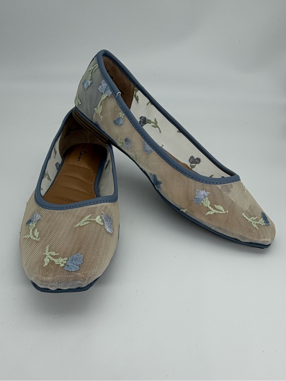NWOT Me Too Baylin Floral Embroidered Mesh Ballet Flats Size 8M